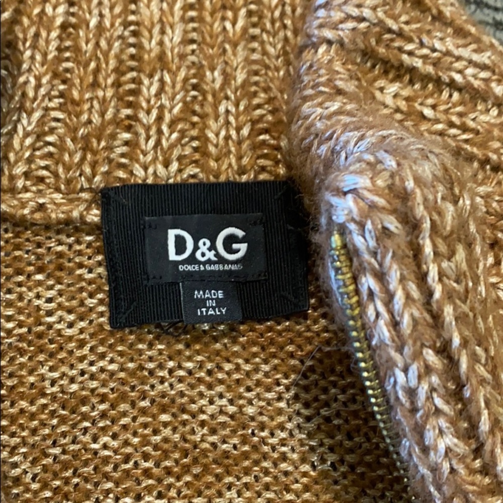 D & G Cardigan - Picture 2 of 2